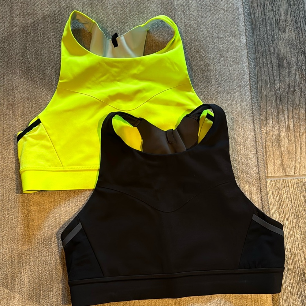 2 brooks sports bras with phone pocket
